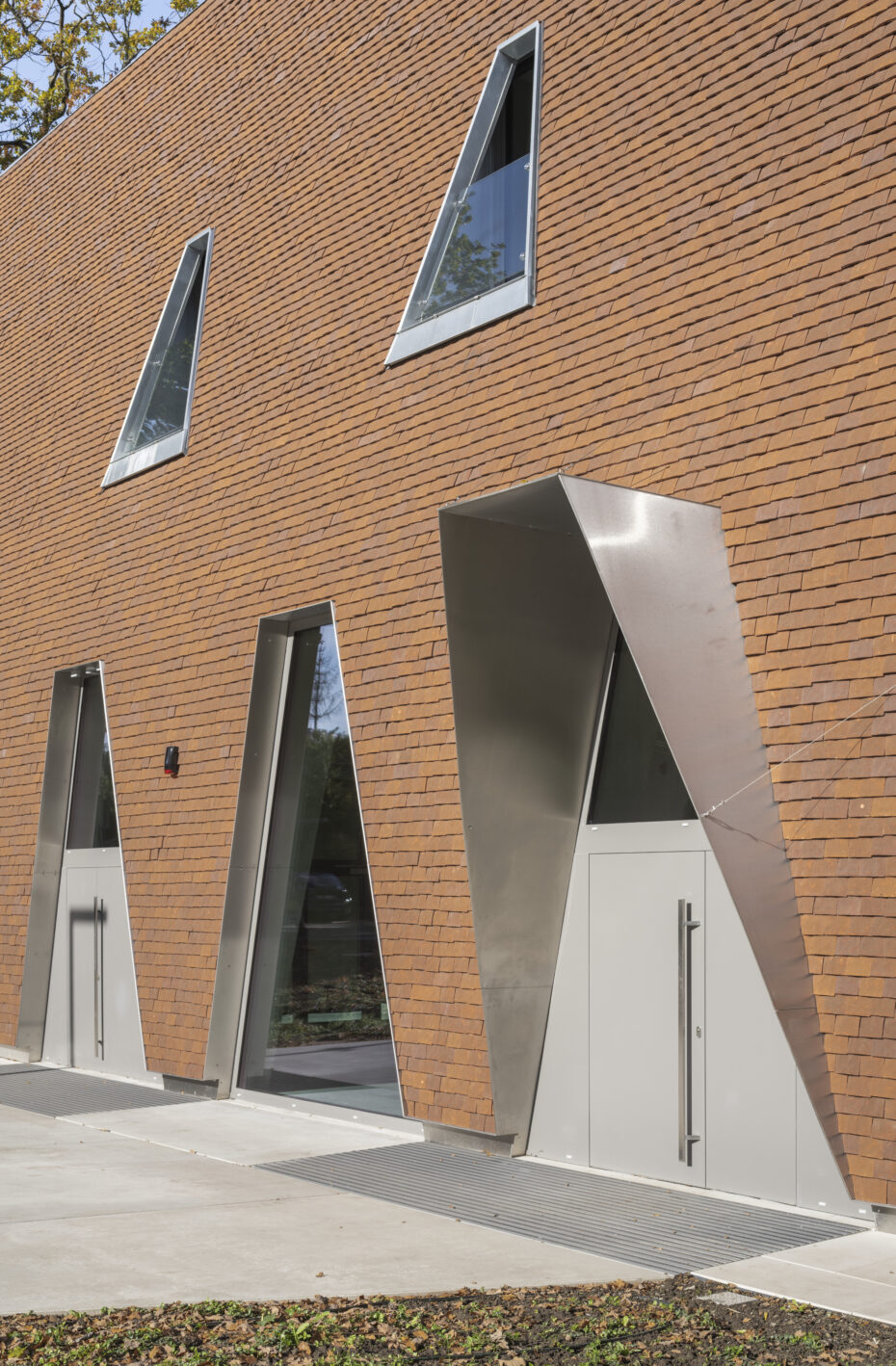 Drzwi wejściowe do budynku publicznego