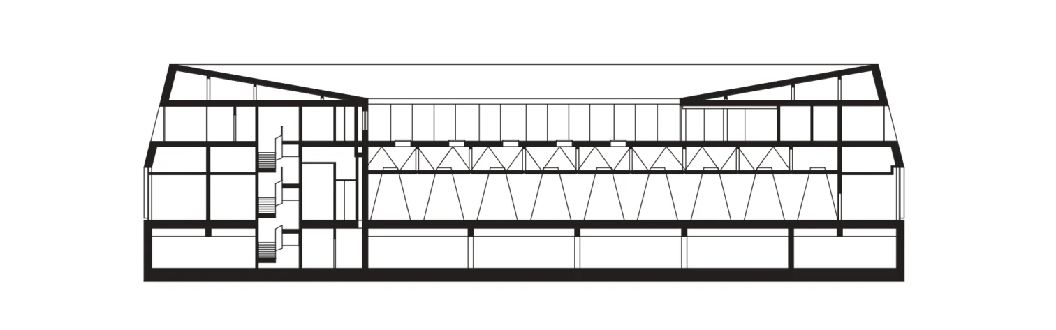 uproszczony przekrój podłużny budynku publicznego