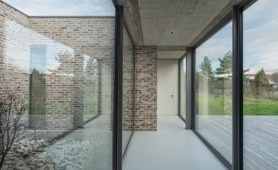 Duże przeszklenia w domu jednorodzinnym