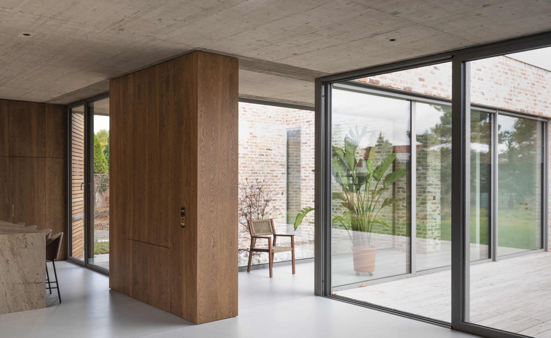 Duże przeszklenia w domu jednorodzinnym