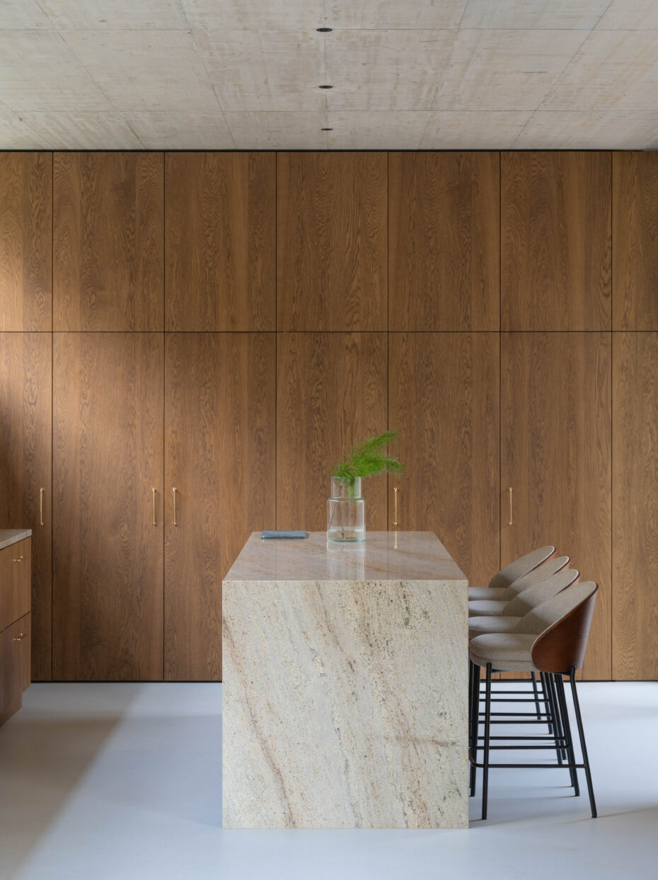 Kuchnia z wyspą w domu jednorodzinnym