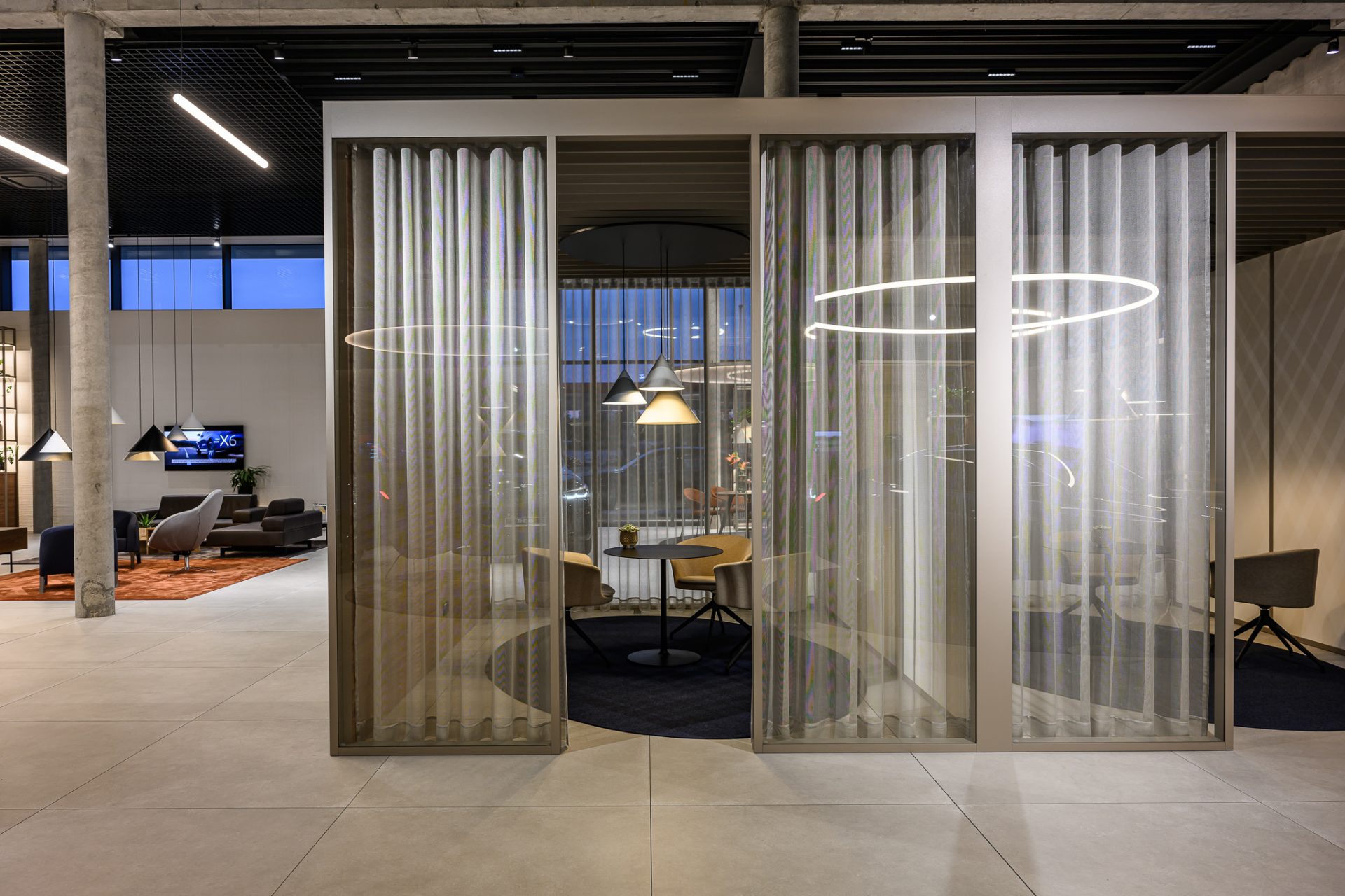Interior design of a BMW car showroom in the Retail Next standard – upper floor detail.